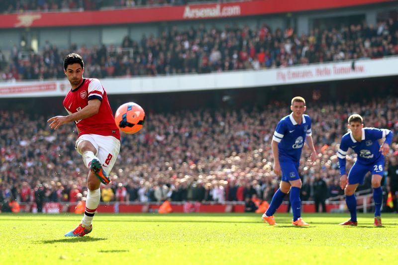 Mikel Arteta taking a penalty against Everton