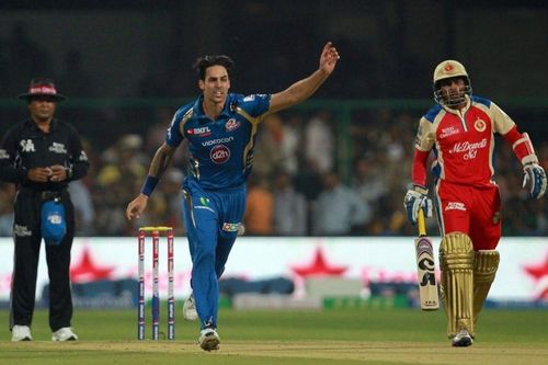 TM Dilshan (standing at non-striker's end) had a tough time facing the Mumbai Indians bowlers in IPL matches (Image Courtesy: IPLT20.com)