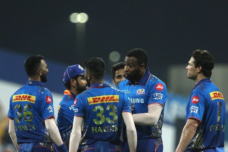 मुंबई इंडियंस की टीम (Photo Credit - IPLT20)