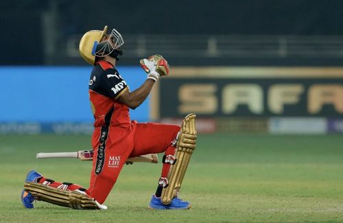 Kona Srikar Bharat celebrates after scoring the winning runs for RCB.