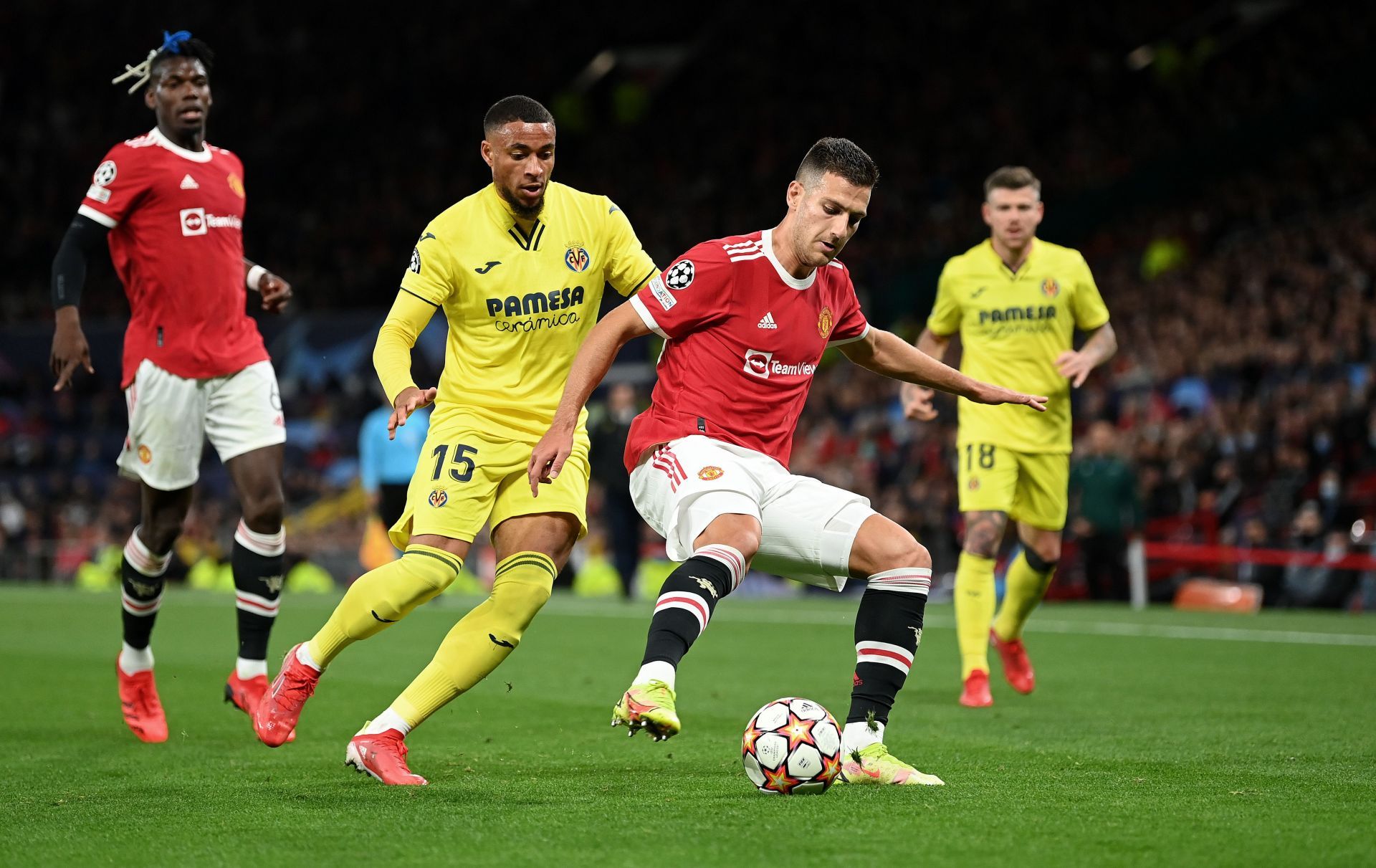 Manchester United v Villarreal CF: Group F - UEFA Champions League