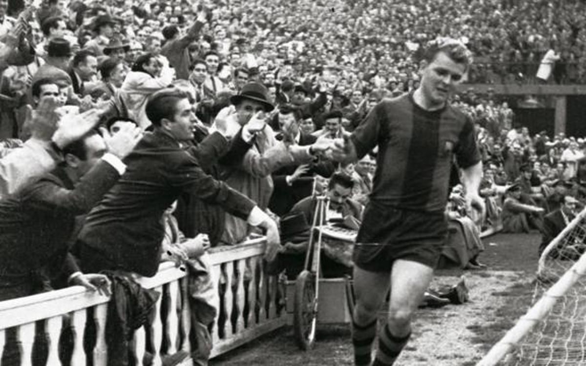 Kubala entering the pitch (Photo courtesy: FC Barcelona)