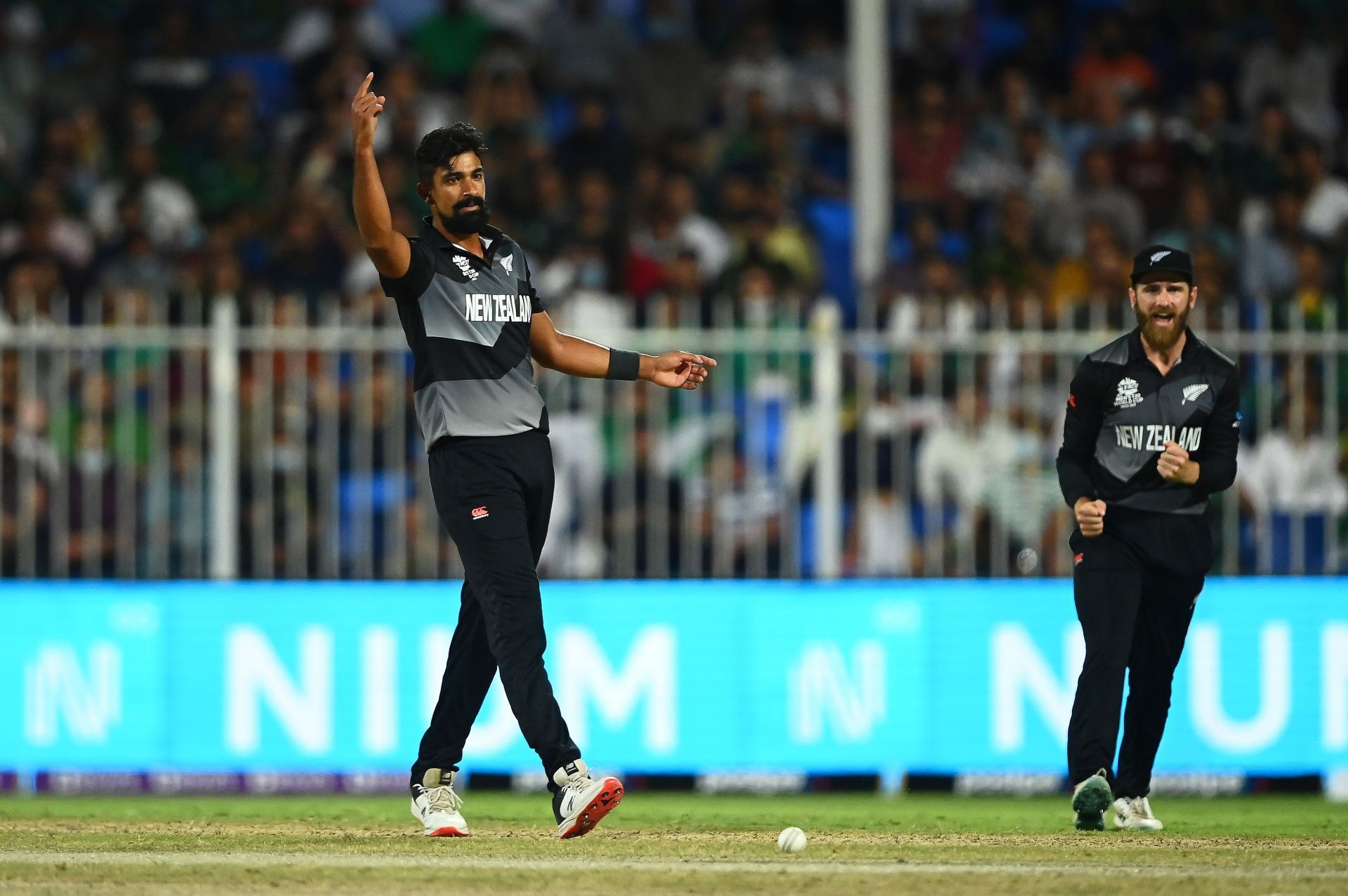Ish Sodhi (L) and Kane Williamson (Image source: Getty)