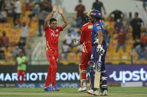 Ravi Bishnoi celebrates the wicket of Rohit Sharma. Pic: IPLT20.COM