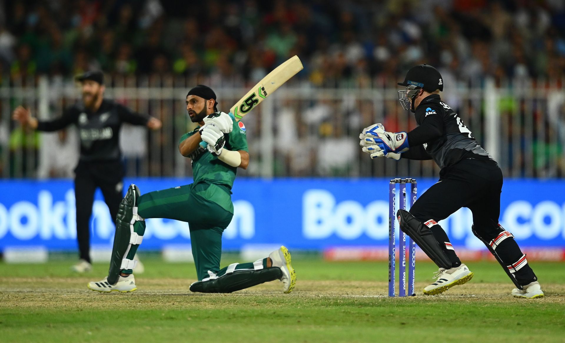 Pakistan batsman Shoaib Malik (left).