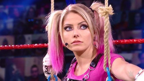 Alexa Bliss reacts to Io Shirai's pathetic ladder fall