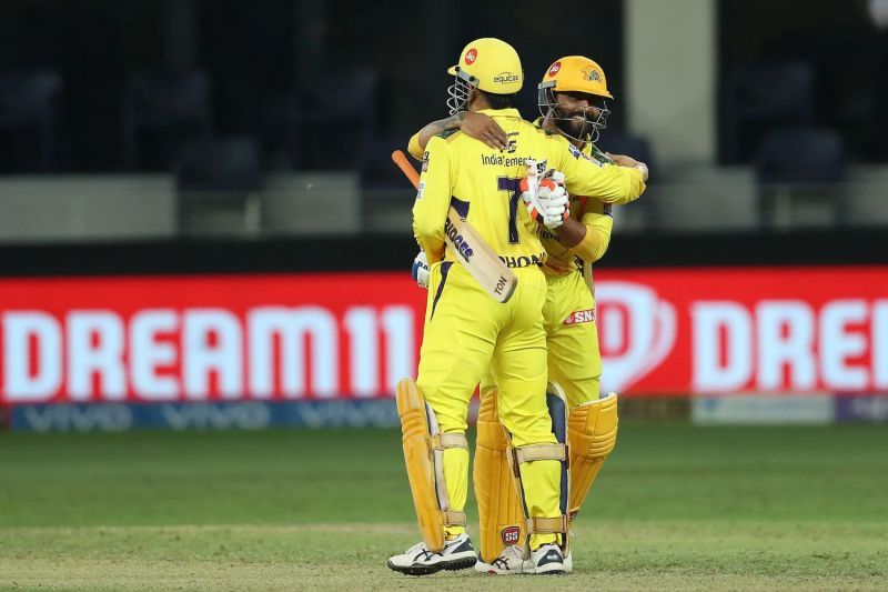 Ravindra Jadeja hugs MS Dhoni after CSK's win. Pic: IPLT20.COM