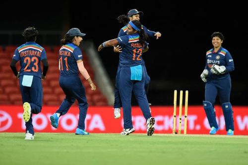 Shikha Pandey castled Alyssa Healy in the second T20I between India and Australia