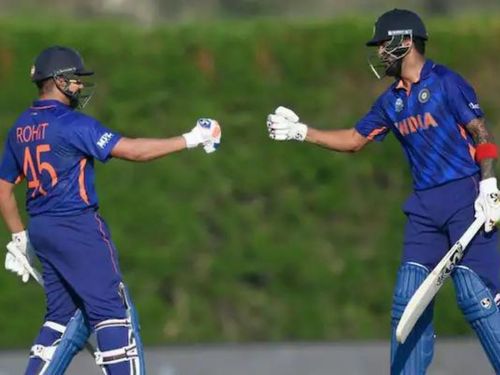 Rohit Sharma (L) & KL Rahul got India off to a brisk start against Australia