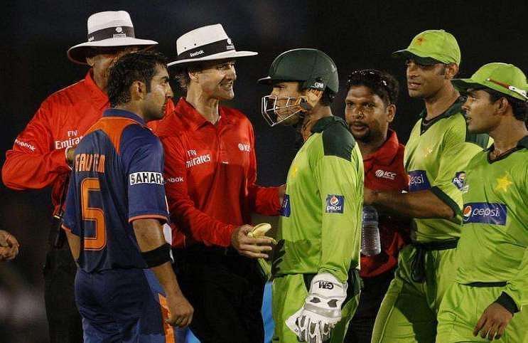 Gautam Gambhir and Kamran Akmal having a heated exchange during the 2010 Asia Cup match.