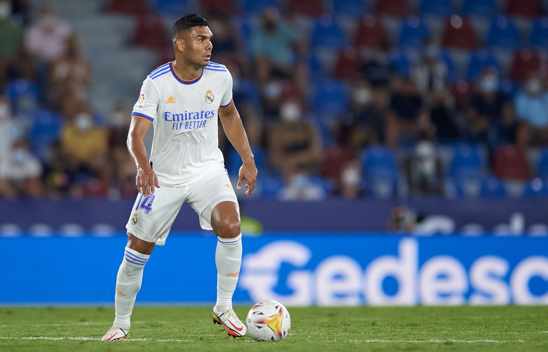 Casemiro could be crucial in thwarting Barcelona&#039;s forward movements.