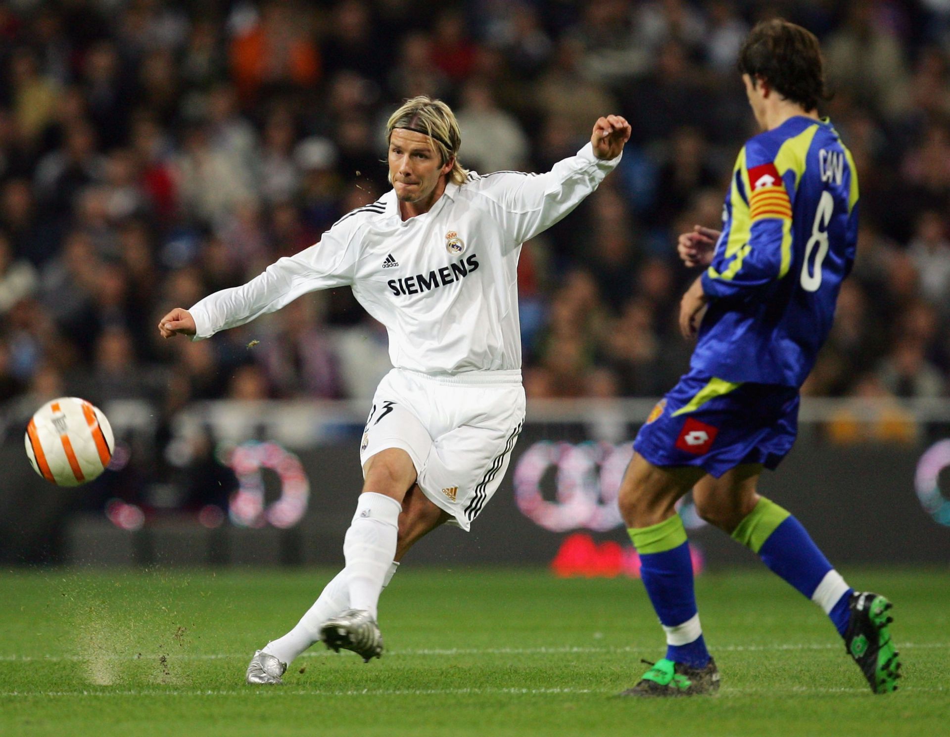 David Beckham in Real Madrid v Zaragoza