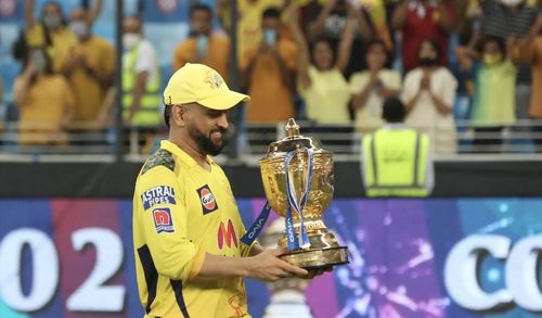 MS Dhoni wins the IPL trophy for the fourth time. (Photo: BCCI)