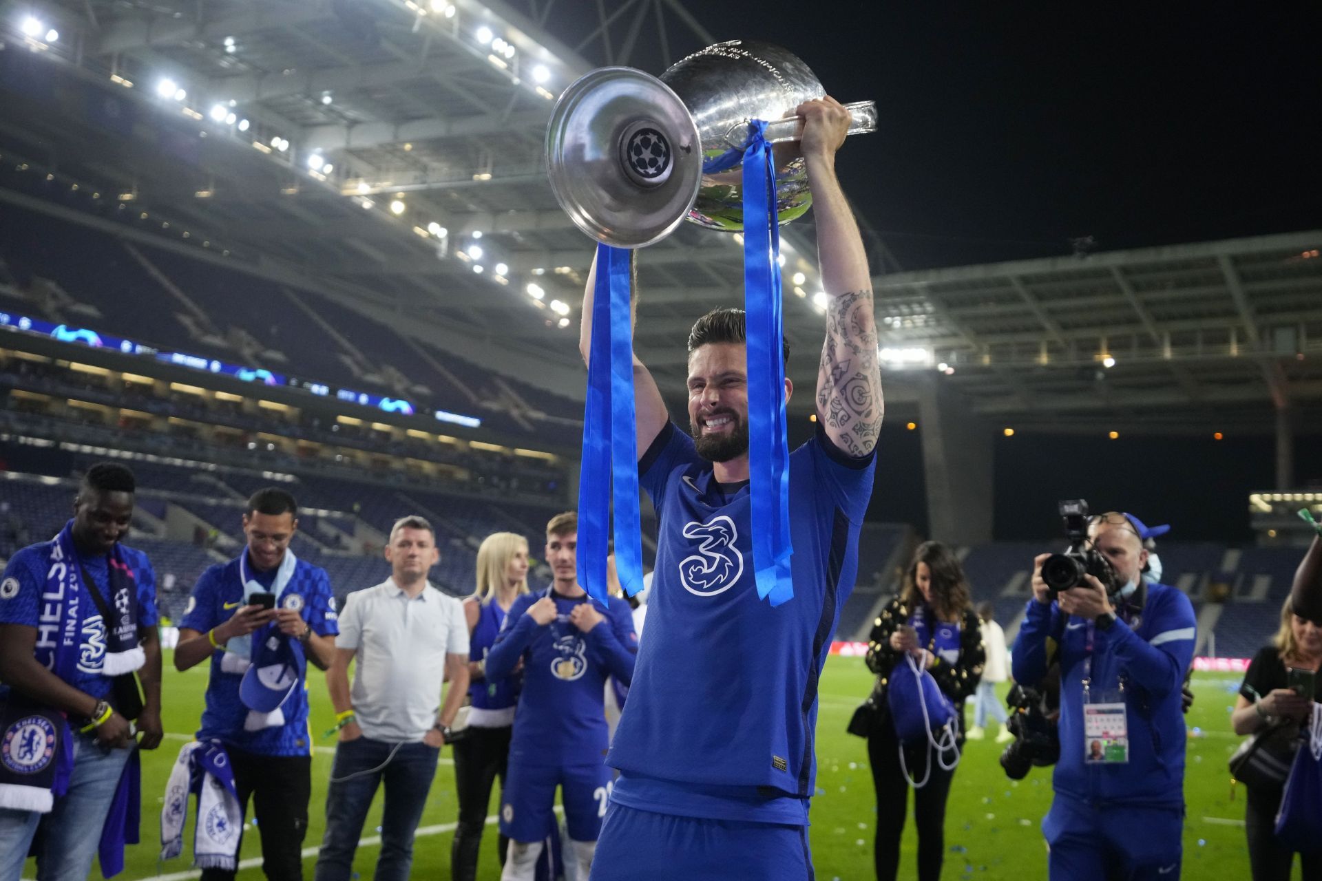 Olivier Giroud lifts the Champions League trophy