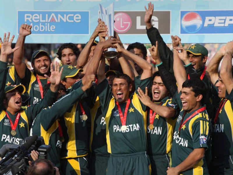 Pakistan players celebrate the 2009 T20 WC win
