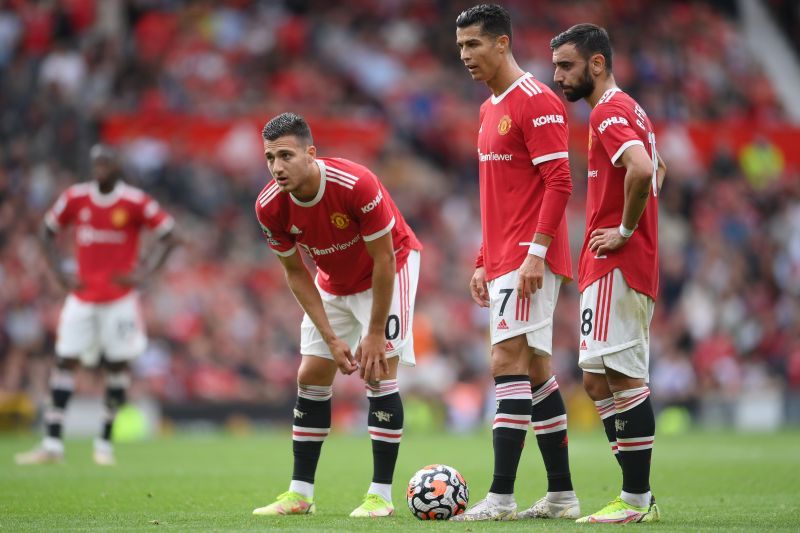 Cristiano Ronaldo (center) and Bruno Fernandes (right) of Manchester United