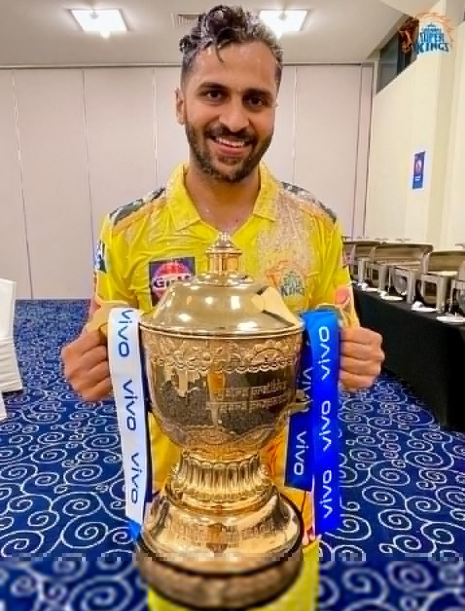 Birthday boy Shardul Thakur poses with the IPL trophy. Pic: CSK/ Twitter