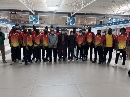 The Ghana team strikes a pose at the airport. (Image Credits: Twitter)