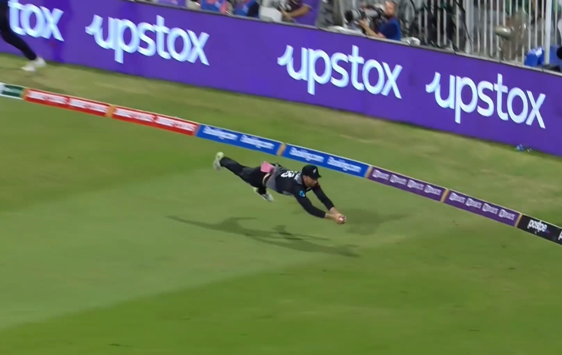 Devon Conway took a stunning diving catch to dismiss Mohammad Hafeez against Pakistan.