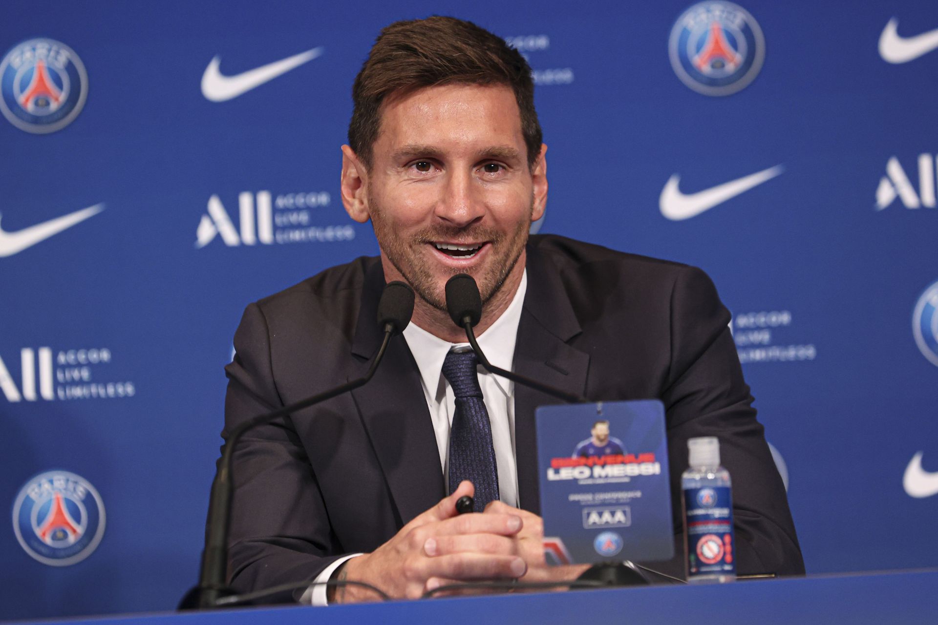 Lionel Messi - Presentation at Paris Saint-Germain