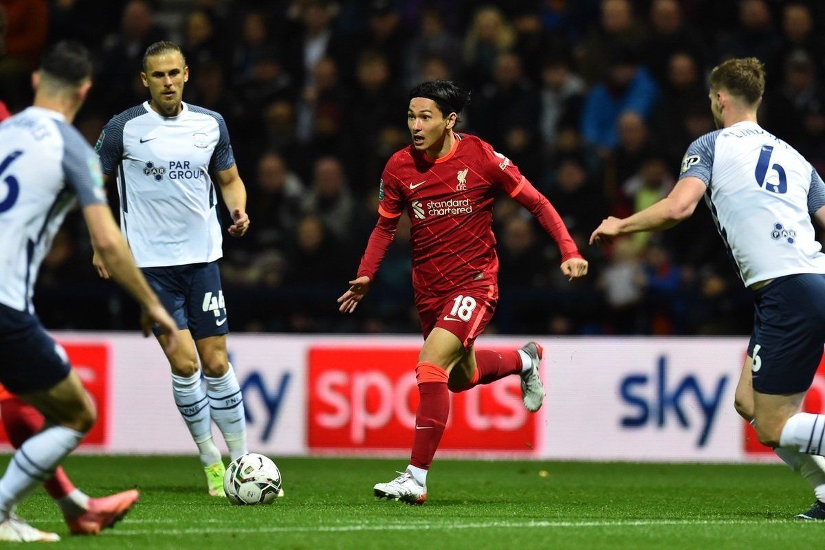 Minamino on target as Liverpool march into quarter-finals