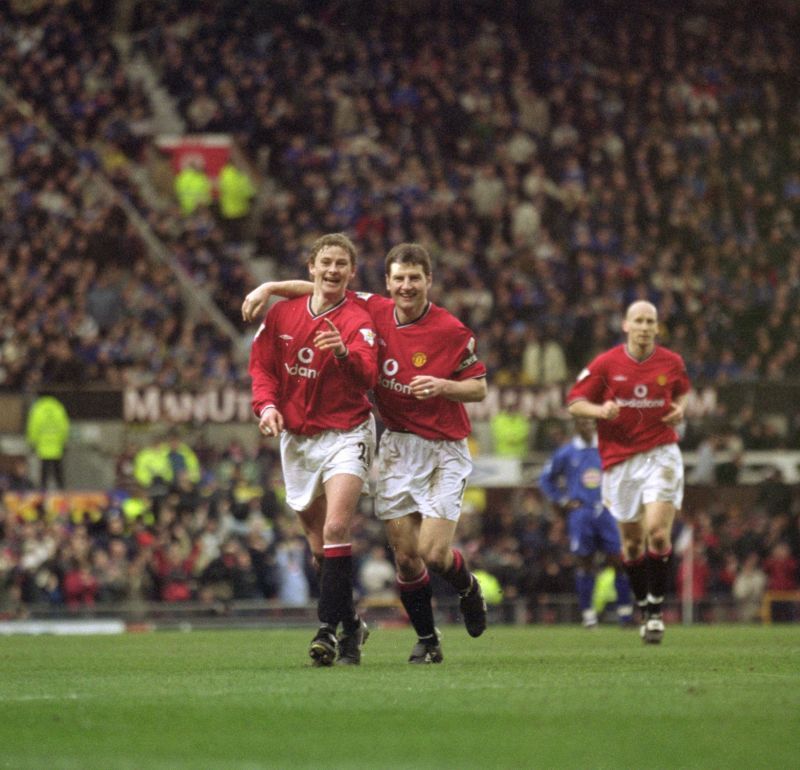 Denis Irwin (centre) scored a lot of Premier League goals.