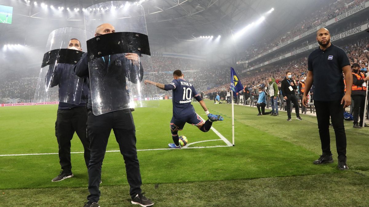 Danilo pushed Payet inside the area, or did he?