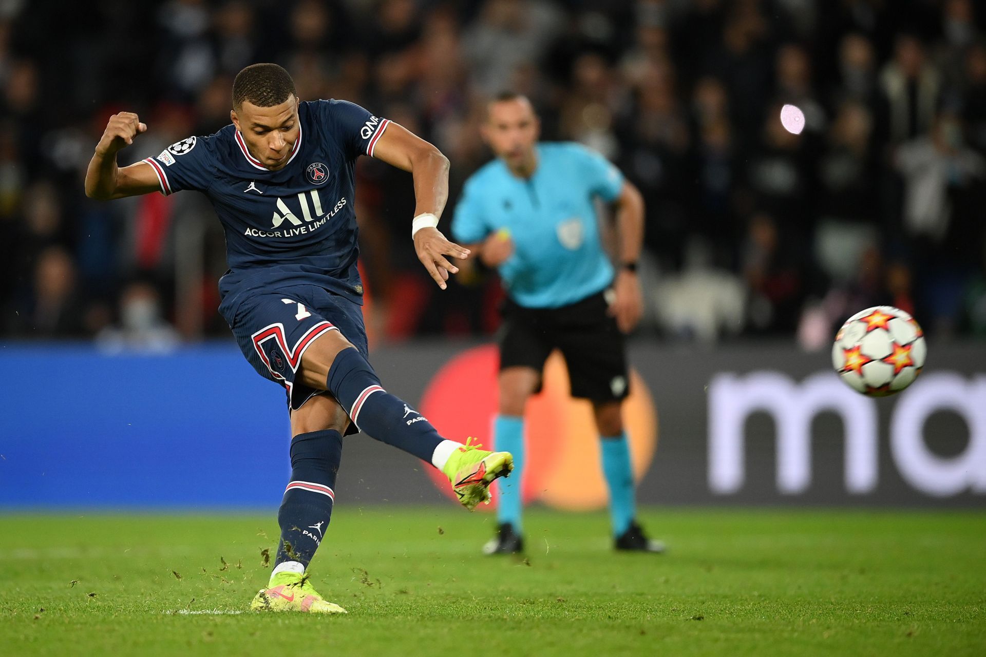 Paris Saint-Germain v RB Leipzig: Group A - UEFA Champions League