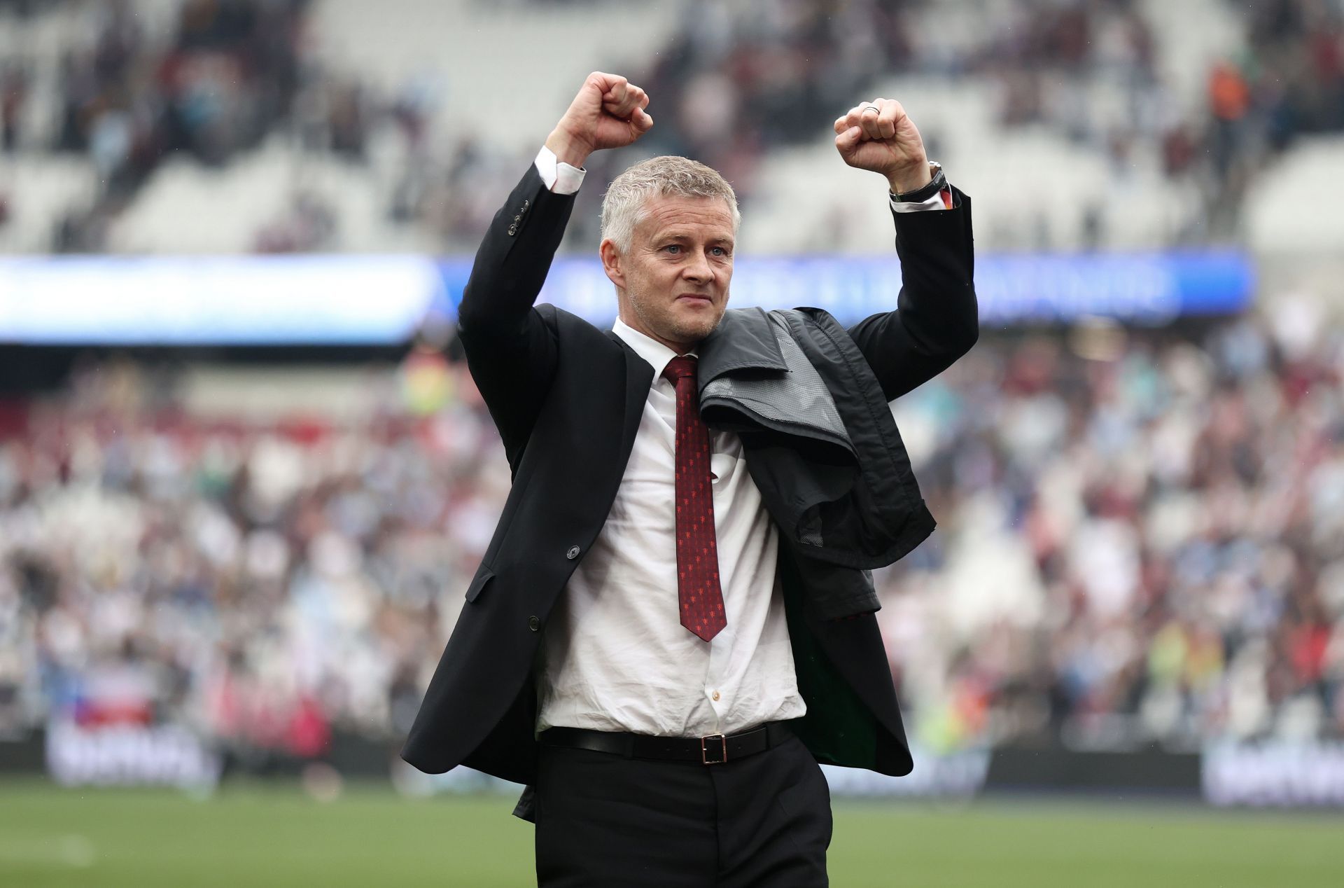 Can Ole Gunnar Solskjaer inspire Manchester United to beat their neighbors this afternoon?