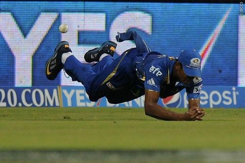 Apoorv Wankhade diving to take a catch (Image Courtesy: iplt20.com)