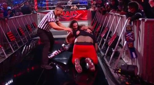 Seth Rollins was attacked by a fan last night on WWE RAW.