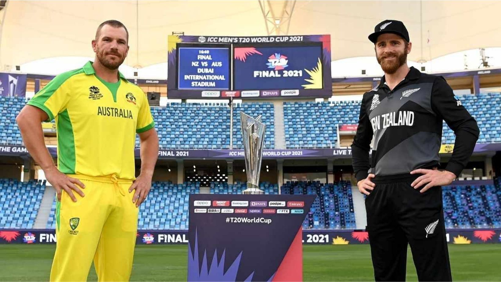 Aaron Finch and Kane Williamson pose with the ICC T20 World Cup trophy. (PC: ICC)