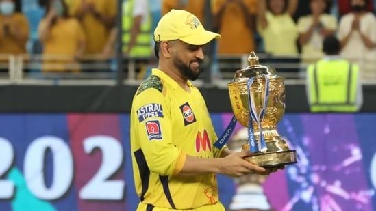 MS Dhoni with the IPL trophy