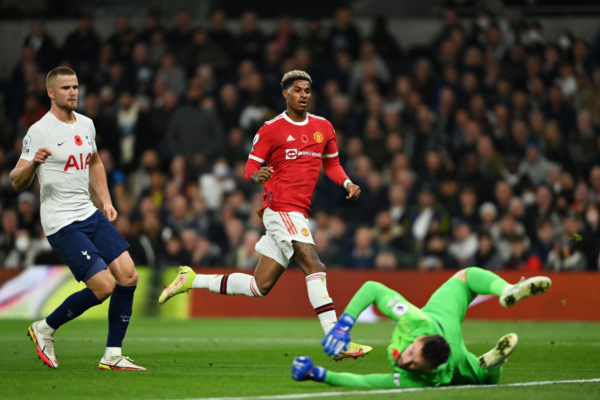 Tottenham Hotspur v Manchester United - Premier League