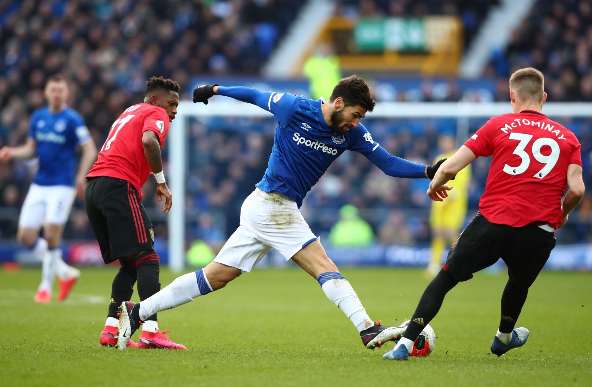 Fred (left) and McTominay (#39) battle against Everton.