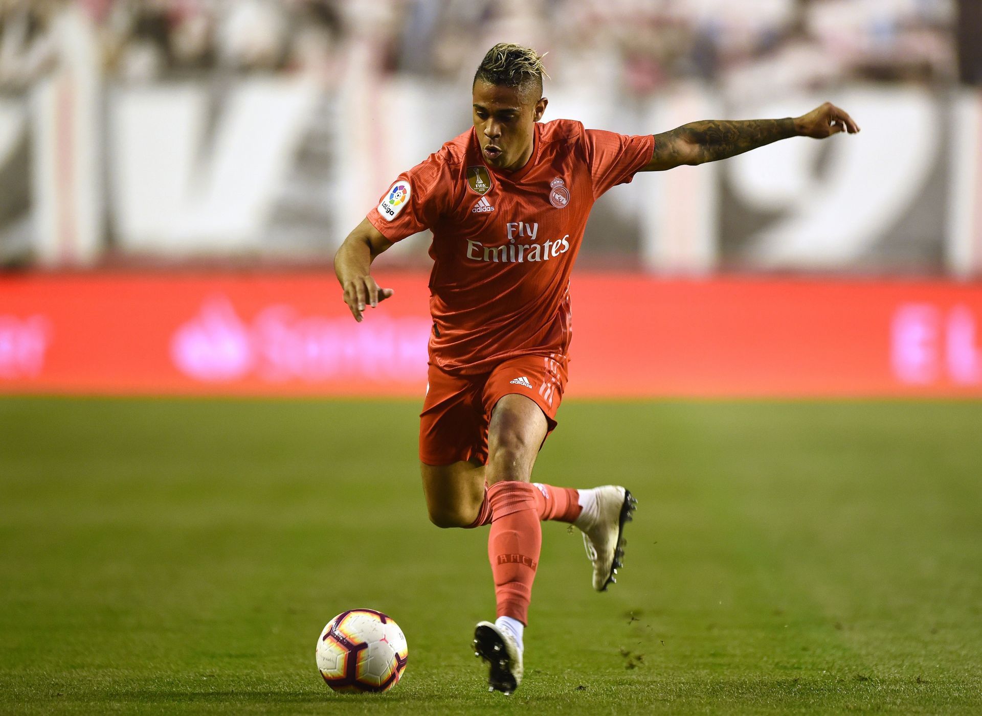 Real Madrid are willing to let Mariano Diaz join Sevilla.