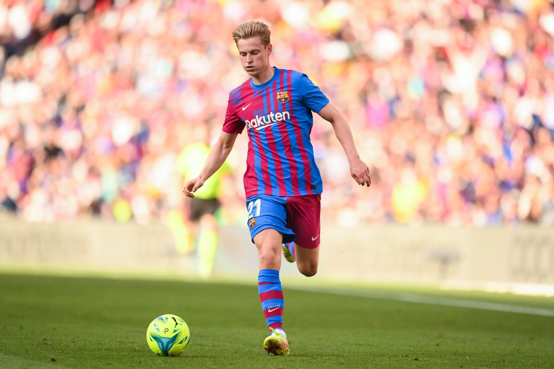 Frenkie De Jong in action for Barcelona