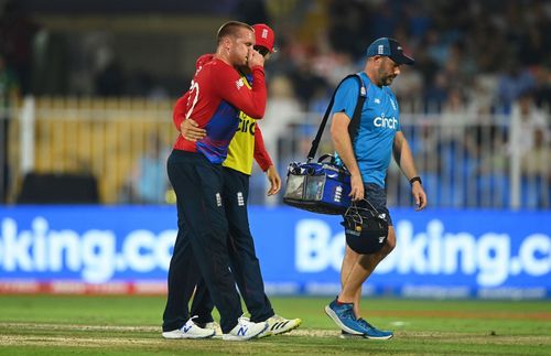 England's Jason Roy hobbling off after injuring his left calf during their match against South Africa.