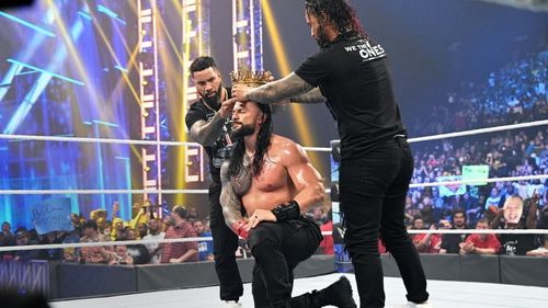 Roman Reigns being awarded the King's crown by The Uso's