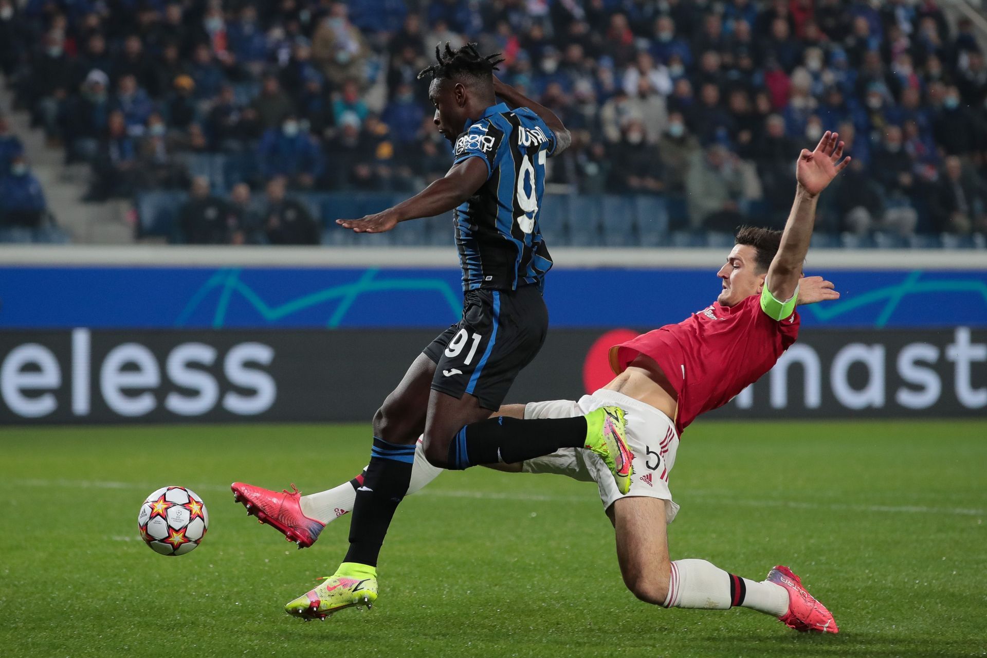 Harry Maguire was part of the back three that Manchester United lined up with against Atalanta