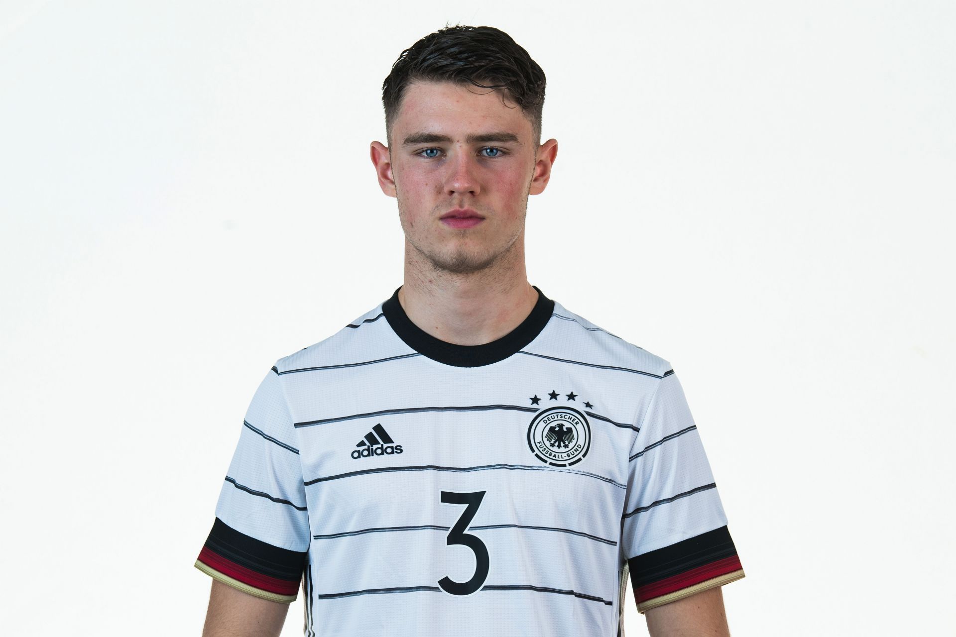 Gechter posses for Germany&#039;s U18 team presentation