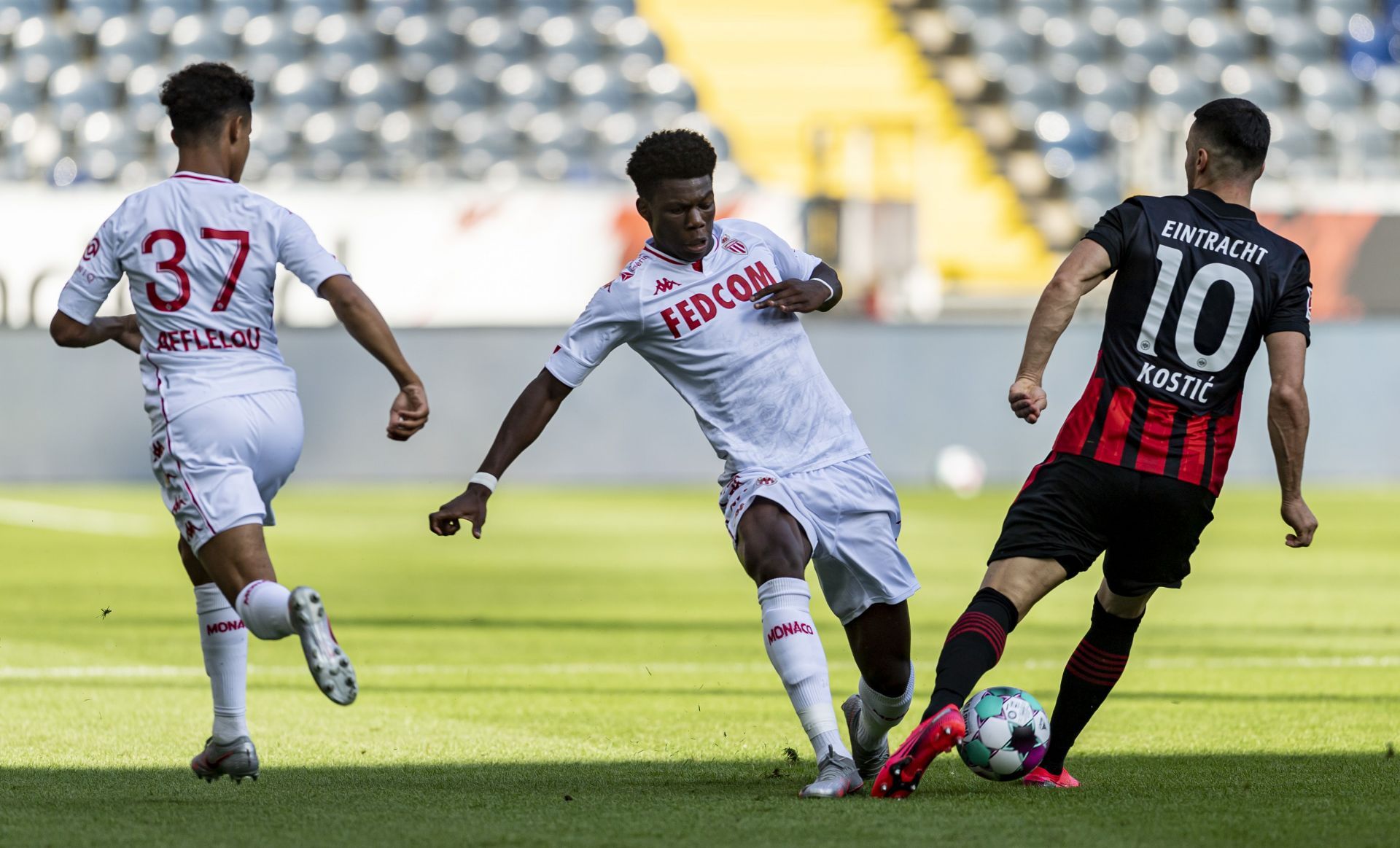 Monaco&#039;s Aurelien Tchouameni (L) challenges Eintracht Frankfurt&#039;s Kostic (#10)