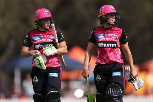 WBBL - Perth Scorchers v Sydney Sixers