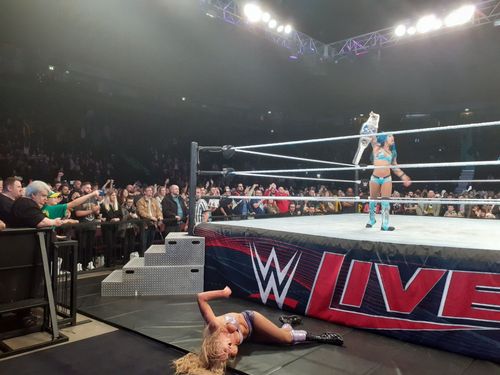 Sasha Banks holding up the SmackDown Women's Title in Manchester, England