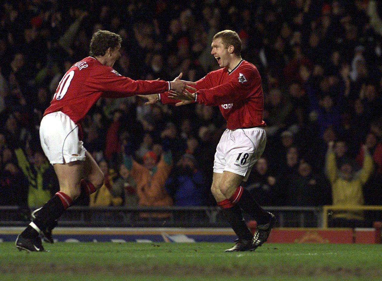 Ole Gunnar Solskjaer celebrates with Paul Scholes