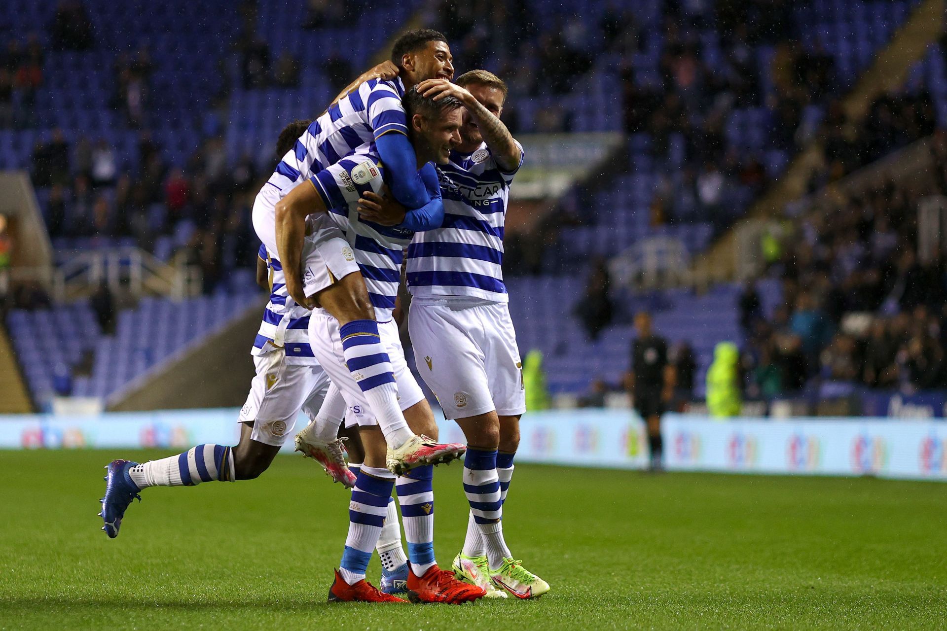 Reading and Swansea City will battle for three points on Saturday