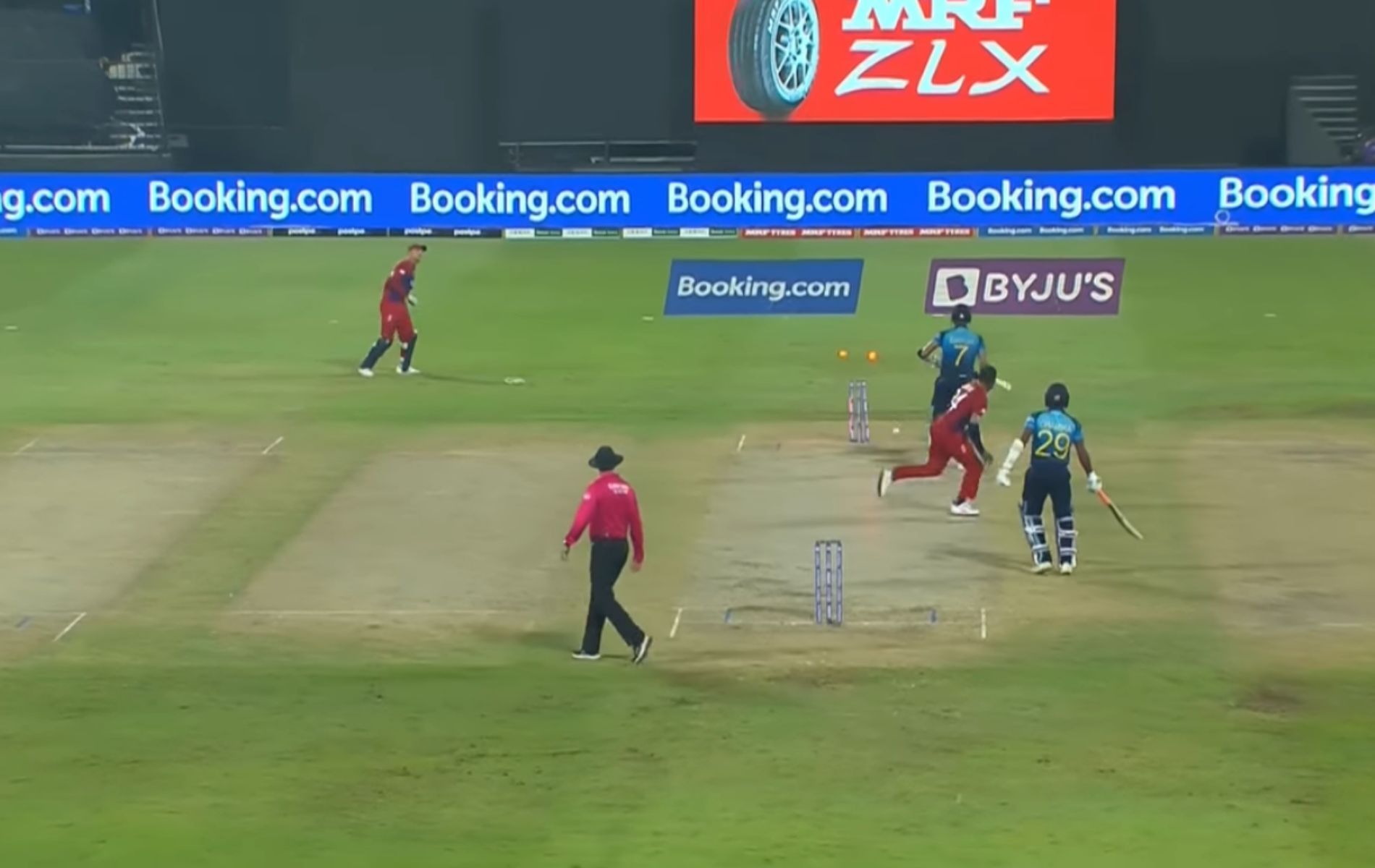 Jos Buttler showed great agility and accuracy to run Dasun Shanaka out with a direct hit.