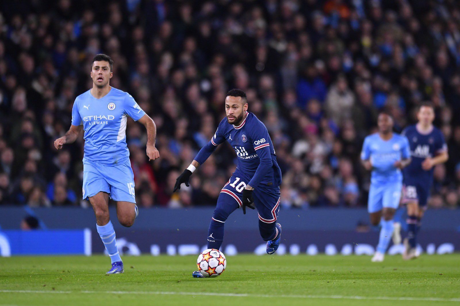 Neymar missed a glorious chance to equalise for PSG.