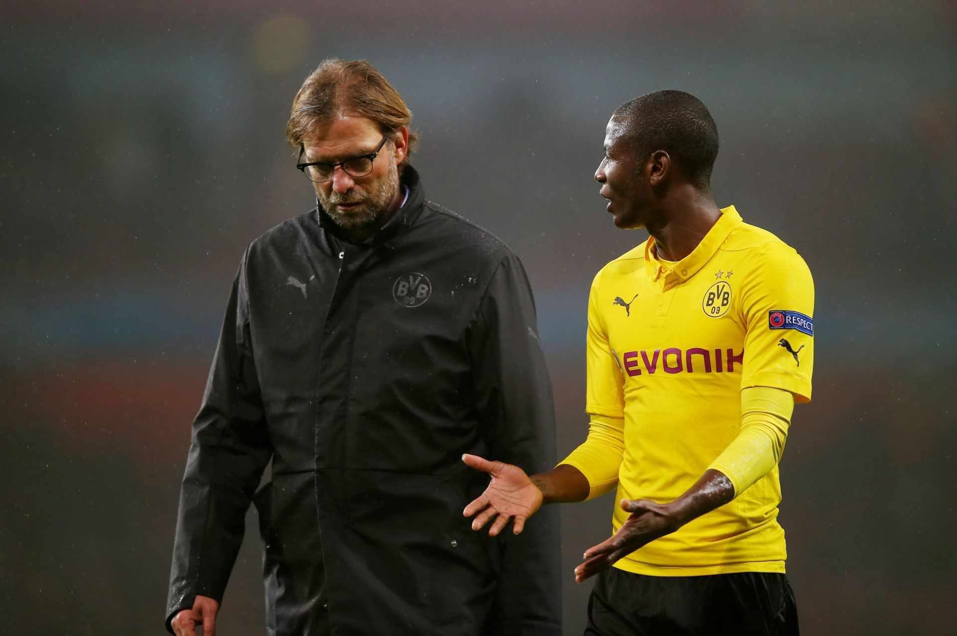 Jurgen Klopp having a chat with Adrian Ramos