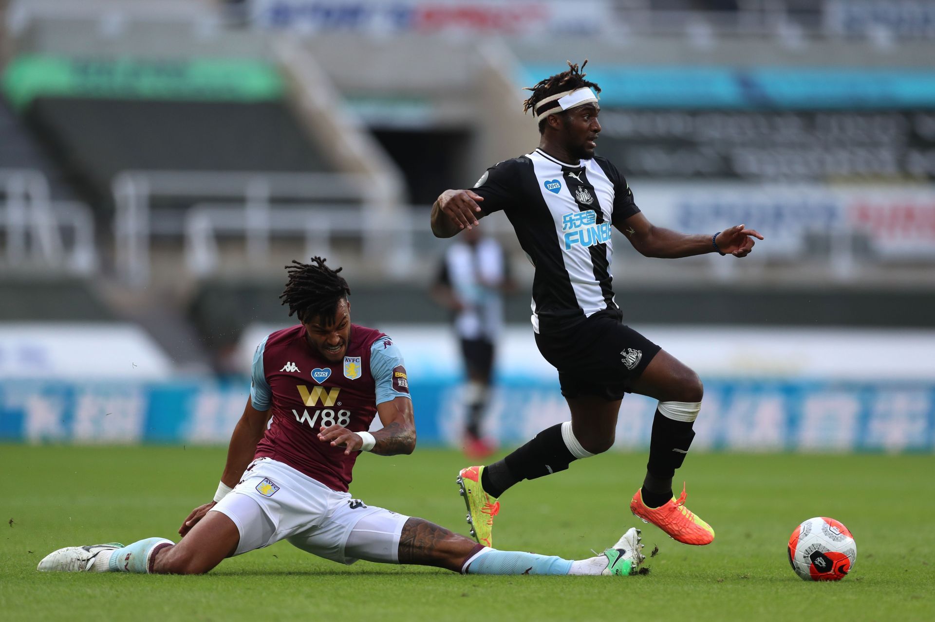 Newcastle United v Aston Villa - Premier League